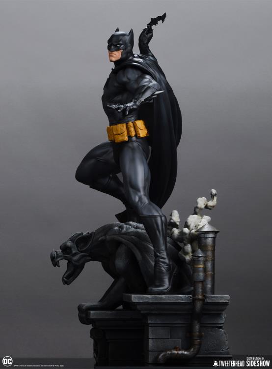 DC Comics Batman (Black and Gray Edition) 1/6 Scale Maquette Gallery Image 23