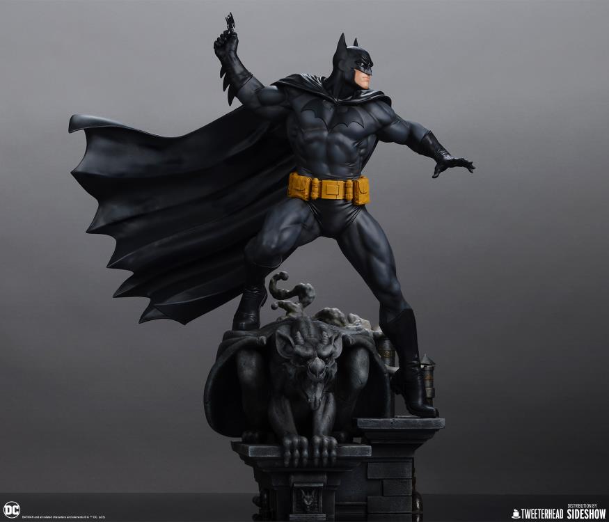 DC Comics Batman (Black and Gray Edition) 1/6 Scale Maquette Gallery Image 25