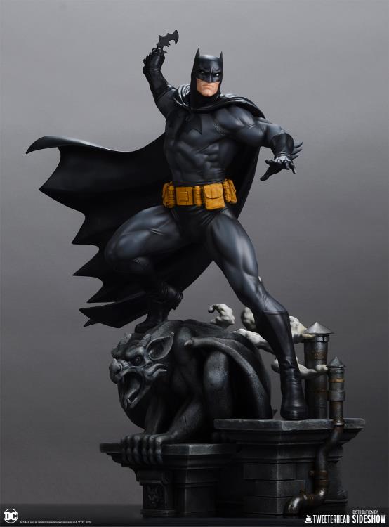 DC Comics Batman (Black and Gray Edition) 1/6 Scale Maquette Gallery Image 17