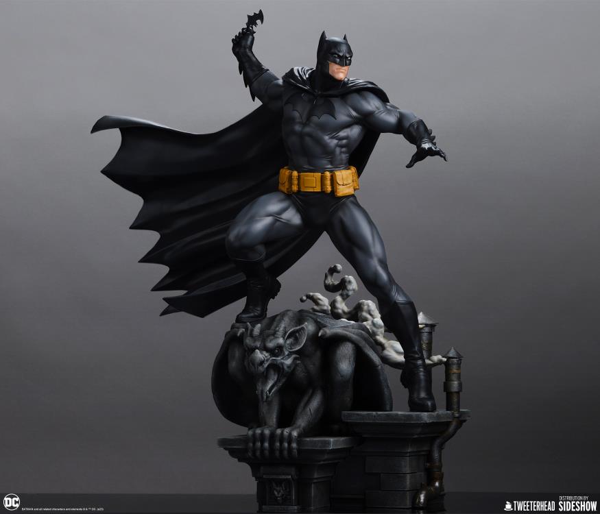 DC Comics Batman (Black and Gray Edition) 1/6 Scale Maquette Gallery Image 18