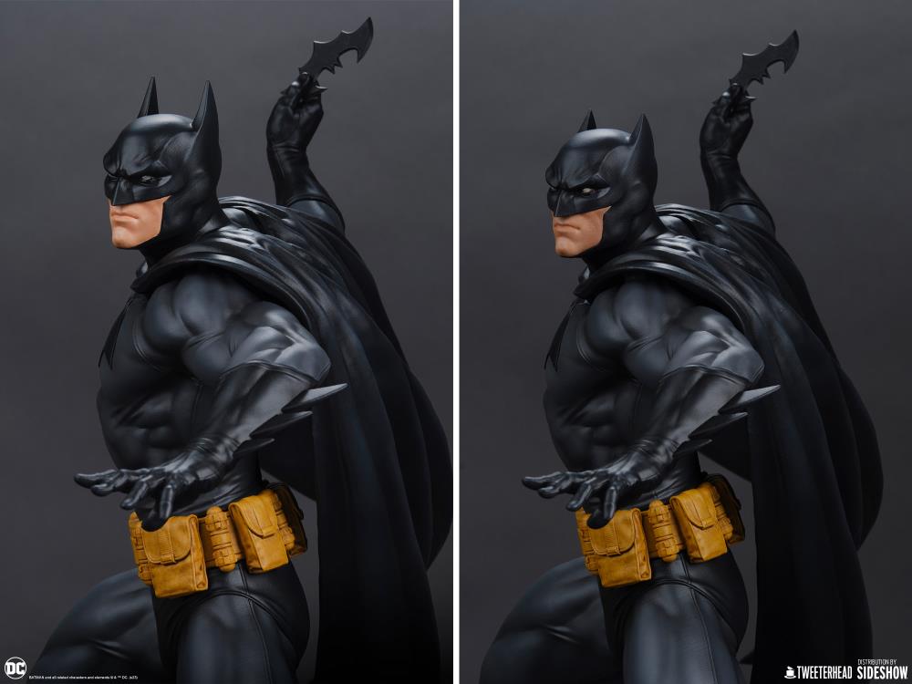 DC Comics Batman (Black and Gray Edition) 1/6 Scale Maquette Gallery Image 29
