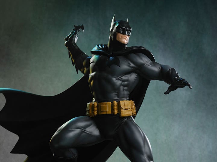 DC Comics Batman (Black and Gray Edition) 1/6 Scale Maquette Gallery Image 1