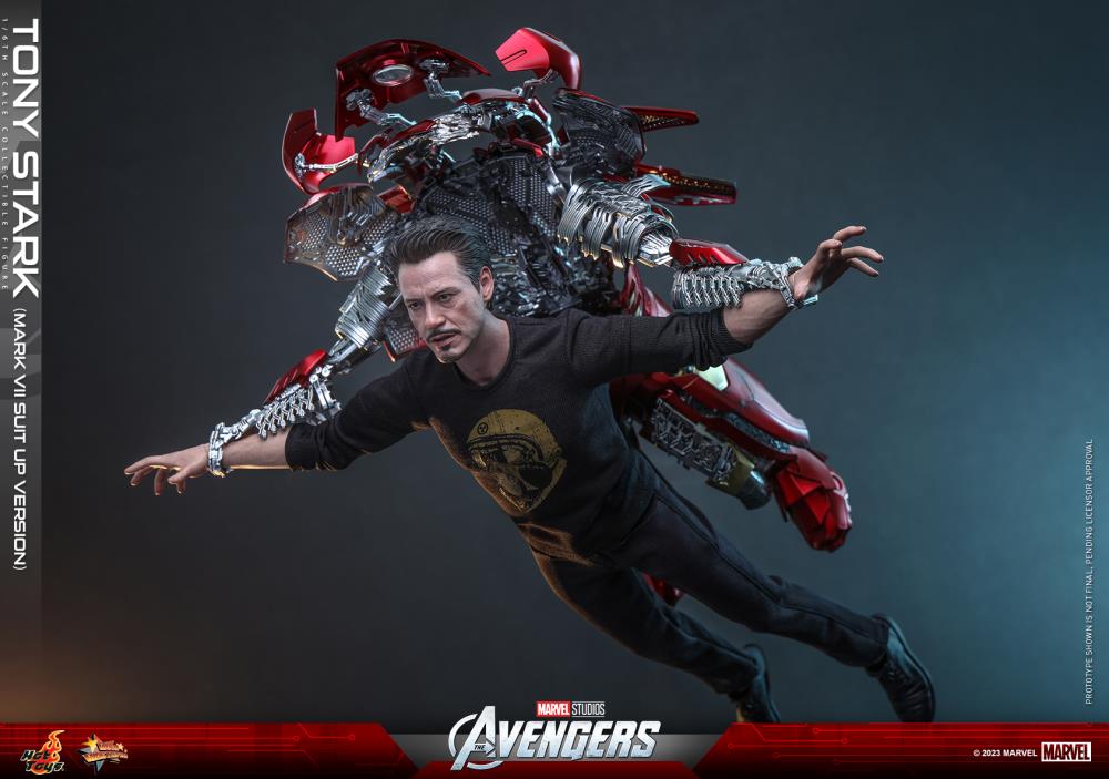 The Avengers MMS718 Tony Stark (Mark VII Suit-Up Ver.) 1/6th Scale Collectible Figure Gallery Image 4