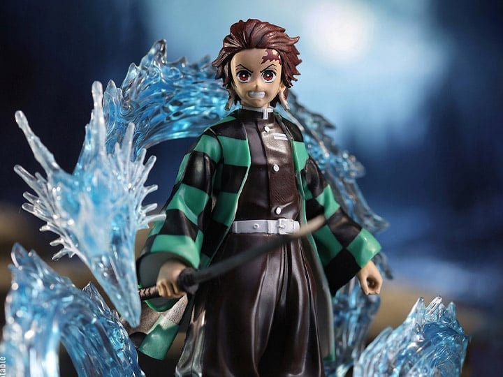 Demon Slayer: Kimetsu no Yaiba Tanjiro Kamado Deluxe 5" Figure Gallery Image 1