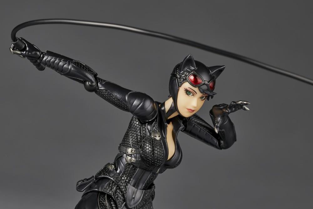 Batman: Arkham Knight Amazing Yamaguchi Catwoman Figure