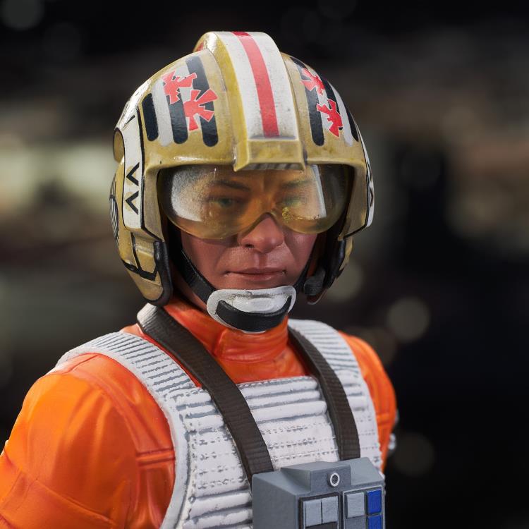 Star Wars: A New Hope Red Leader (Garven Dreis) 1/6 Scale Limited Edition Mini Bust Gallery Image 9