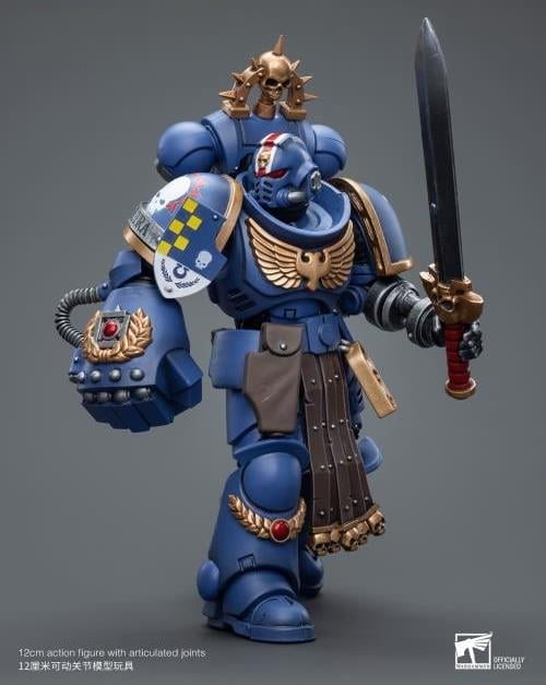 Warhammer 40k Ultramarines Lieutenant with Power Fist 1/18 Scale Action Figure Gallery Image 9