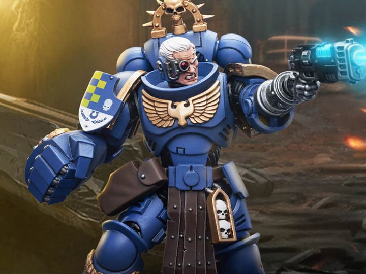 Warhammer 40k Ultramarines Lieutenant with Power Fist 1/18 Scale Action Figure Gallery Image 1