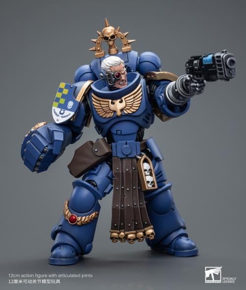 Warhammer 40k Ultramarines Lieutenant with Power Fist 1/18 Scale Action Figure Gallery Image 6