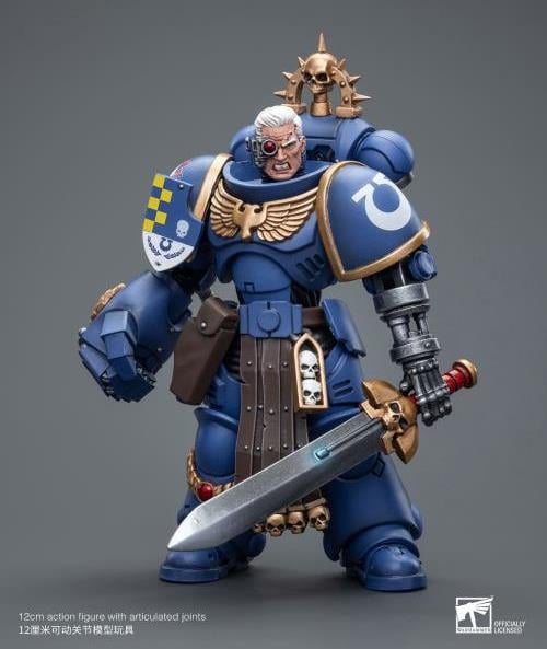 Warhammer 40k Ultramarines Lieutenant with Power Fist 1/18 Scale Action Figure Gallery Image 5
