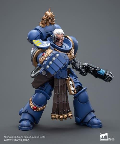 Warhammer 40k Ultramarines Lieutenant with Power Fist 1/18 Scale Action Figure Gallery Image 7
