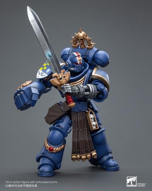 Warhammer 40k Ultramarines Lieutenant with Power Fist 1/18 Scale Action Figure Gallery Image 10