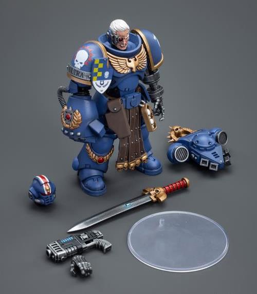 Warhammer 40k Ultramarines Lieutenant with Power Fist 1/18 Scale Action Figure Gallery Image 11