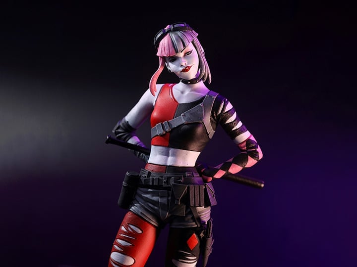 DC Comics Red, White & Black Harley Quinn (Simone Di Meo) 1/10 ScaleLimited Edition Statue Gallery Image 1