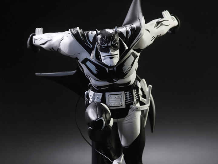 Batman: White Knight Batman Black & White Batman (Sean Murphy Sketch Edition) 1/10 Scale Limited Edition Statue Gallery Image 1