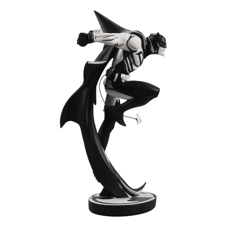 Batman: White Knight Batman Black & White Batman (Sean Murphy Sketch Edition) 1/10 Scale Limited Edition Statue Gallery Image 10