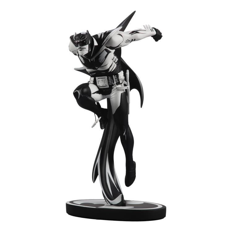 Batman: White Knight Batman Black & White Batman (Sean Murphy Sketch Edition) 1/10 Scale Limited Edition Statue Gallery Image 11