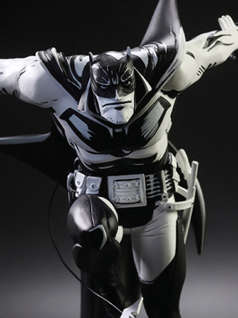 Batman: White Knight Batman Black & White Batman (Sean Murphy Sketch Edition) 1/10 Scale Limited Edition Statue Gallery Image 2