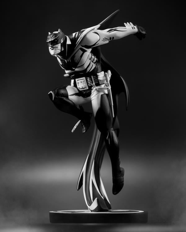 Batman: White Knight Batman Black & White Batman (Sean Murphy Sketch Edition) 1/10 Scale Limited Edition Statue Gallery Image 4