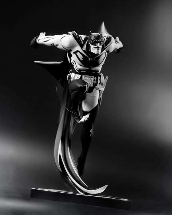 Batman: White Knight Batman Black & White Batman (Sean Murphy Sketch Edition) 1/10 Scale Limited Edition Statue Gallery Image 5