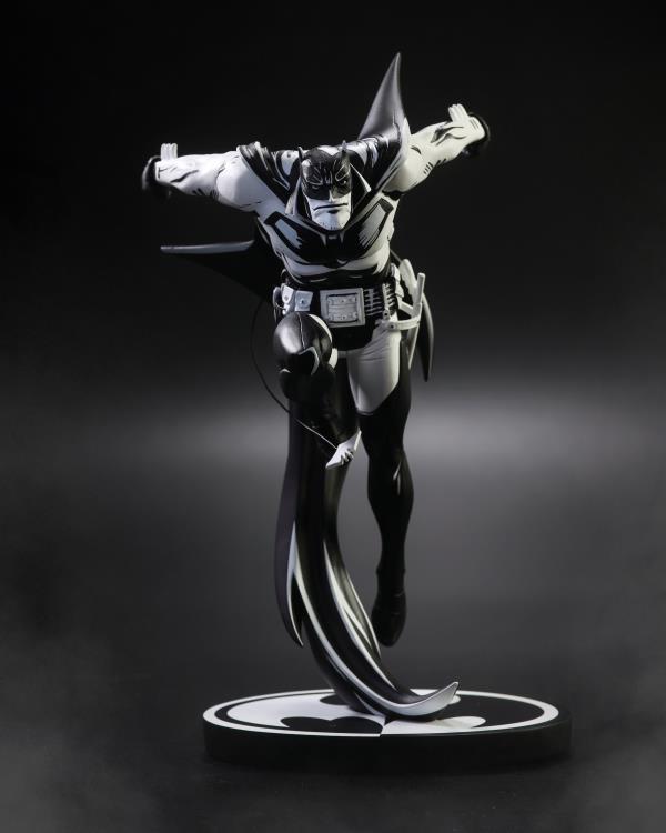 Batman: White Knight Batman Black & White Batman (Sean Murphy Sketch Edition) 1/10 Scale Limited Edition Statue Gallery Image 3