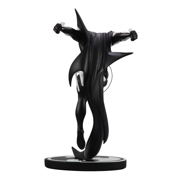 Batman: White Knight Batman Black & White Batman (Sean Murphy Sketch Edition) 1/10 Scale Limited Edition Statue Gallery Image 14