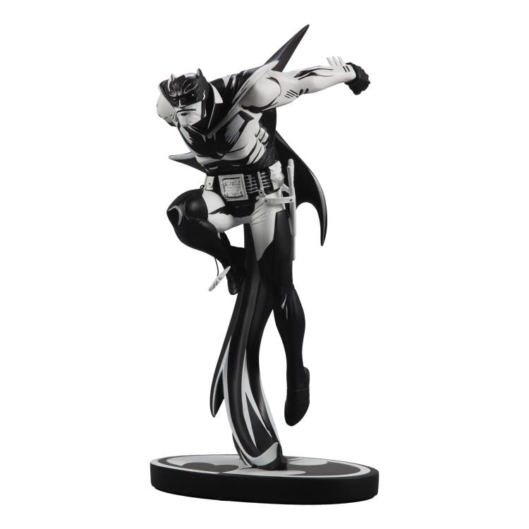 Batman: White Knight Batman Black & White Batman (Sean Murphy Sketch Edition) 1/10 Scale Limited Edition Statue Gallery Image 13
