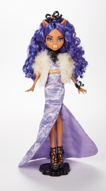 Monster High Howliday Winter Edition Clawdeen Wolf Doll Gallery Image 9