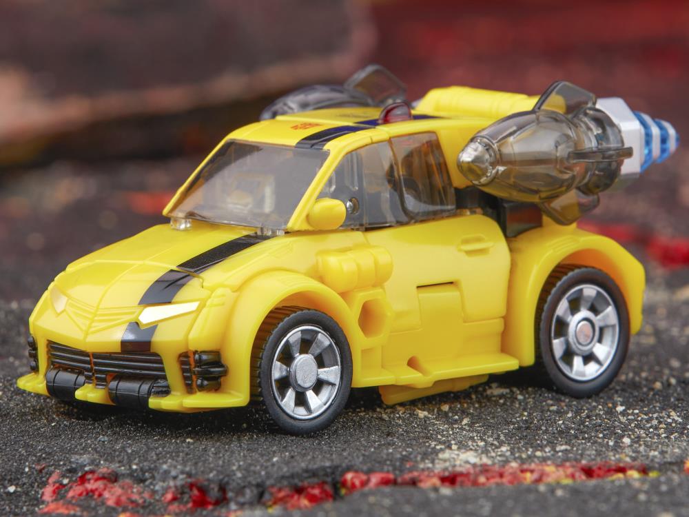 Transformers: Legacy United Deluxe Animated Universe Bumblebee Gallery Image 14