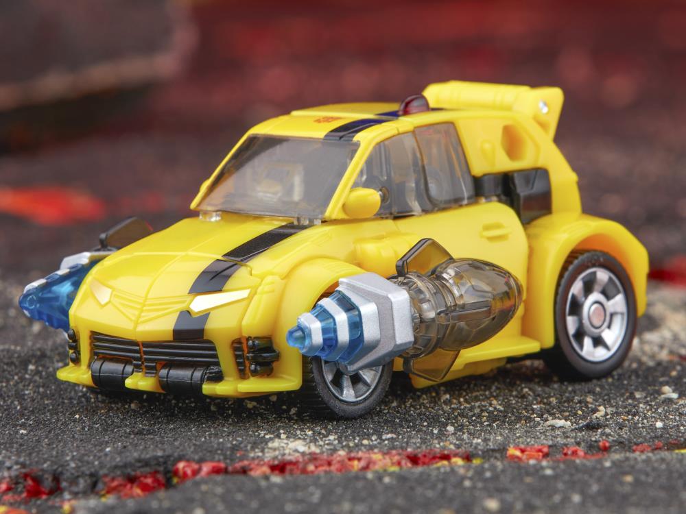 Transformers: Legacy United Deluxe Animated Universe Bumblebee Gallery Image 12