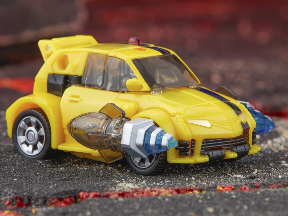Transformers: Legacy United Deluxe Animated Universe Bumblebee Gallery Image 13
