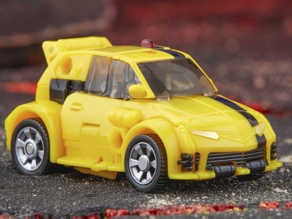 Transformers: Legacy United Deluxe Animated Universe Bumblebee Gallery Image 11