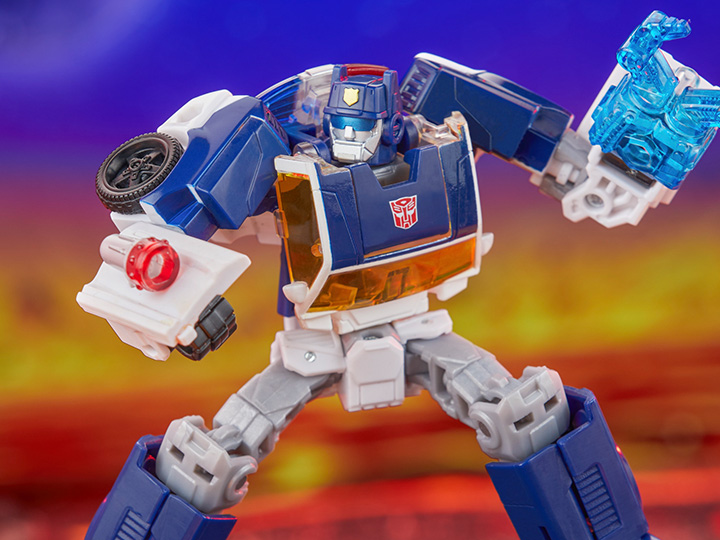 Transformers: Legacy United Deluxe Rescue Bots Universe Autobot Chase Gallery Image 1