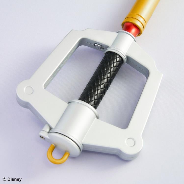 Kingdom Hearts Kingdom Key Dark Side Light-Up Keyblade Gallery Image 6