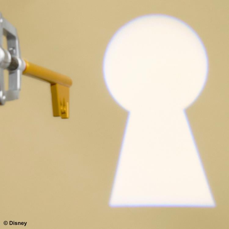 Kingdom Hearts Kingdom Key Dark Side Light-Up Keyblade Gallery Image 9