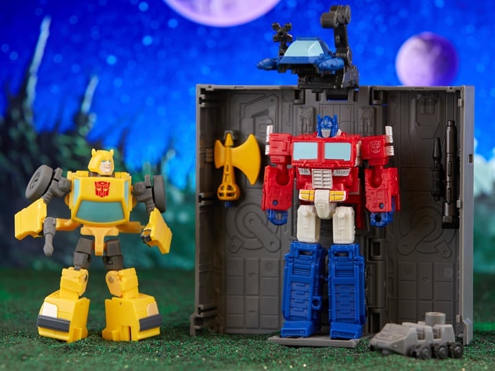 Transformers: Legacy Evolution Core Optimus Prime & Bumblebee Exclusive Two-Pack Gallery Image 1