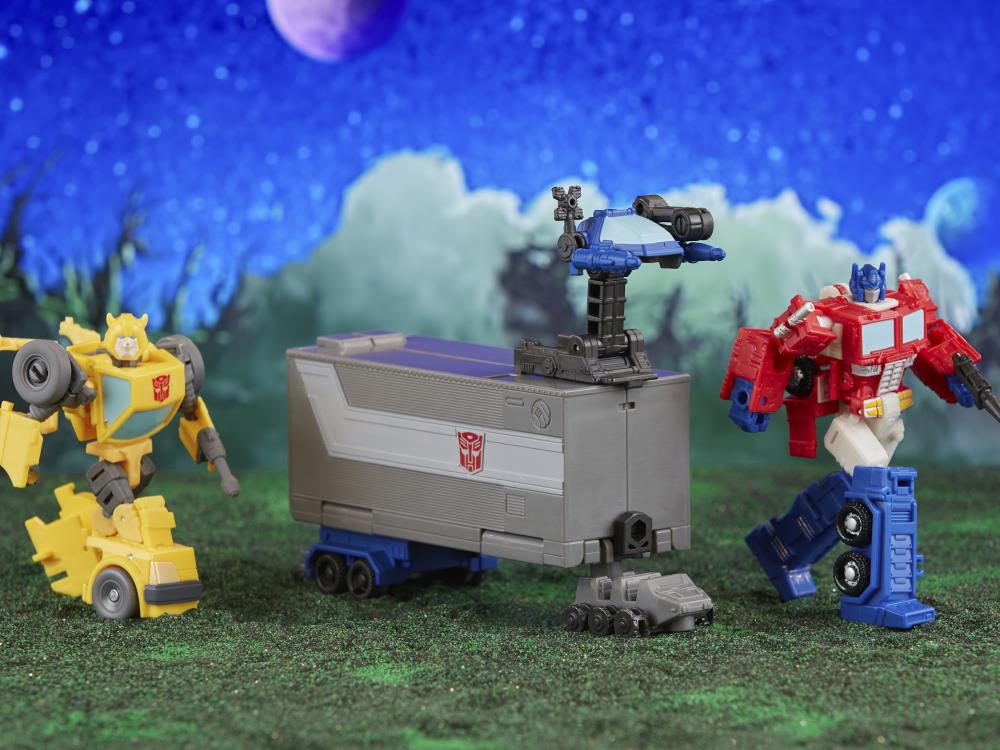 Transformers: Legacy Evolution Core Optimus Prime & Bumblebee Exclusive Two-Pack Gallery Image 11