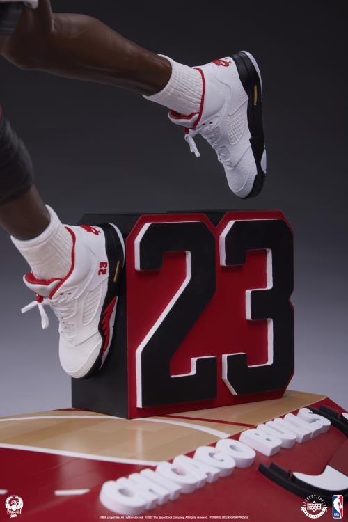 Michael Jordan 1/4 Scale Statue Gallery Image 22