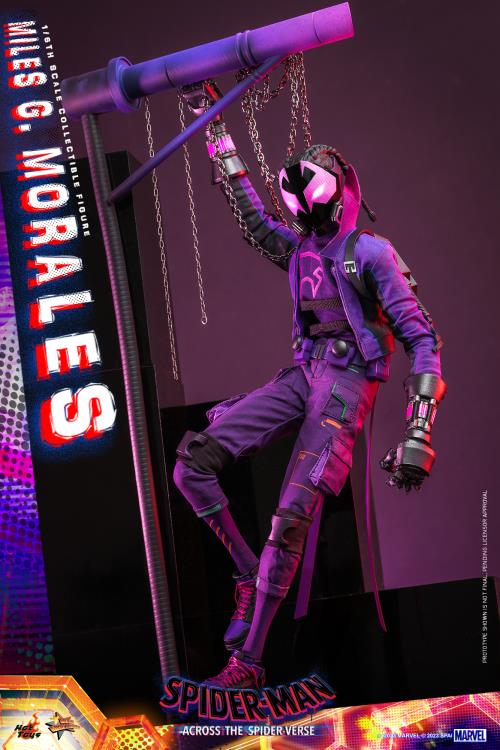Spider-Man: Across the Spider-Verse MMS725 Miles G. Morales 1/6 Scale Collectible Figure Gallery Image 9