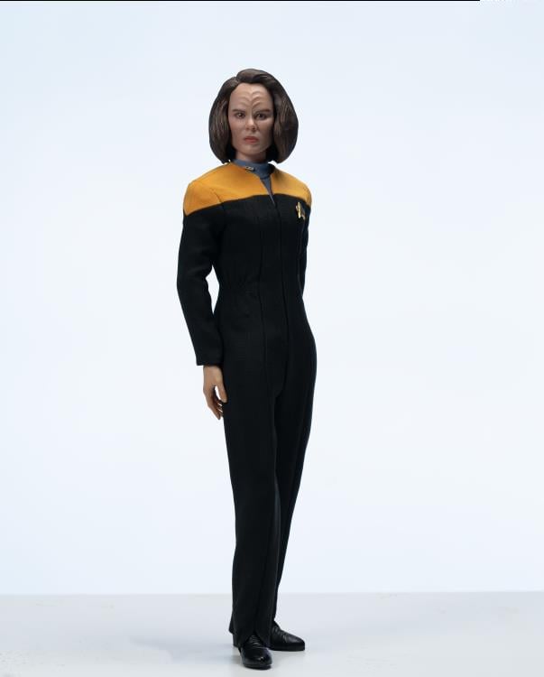 Star Trek: Voyager Lieutenant B’Elanna Torres 1/6 Scale Figure Gallery Image 4