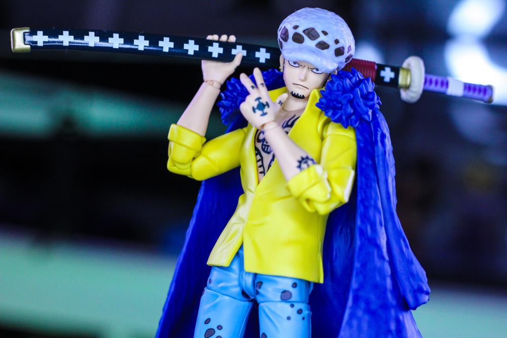 One Piece S.H.Figuarts Trafalgar Law (The Raid on Onigashima) Action Figure Gallery Image 8