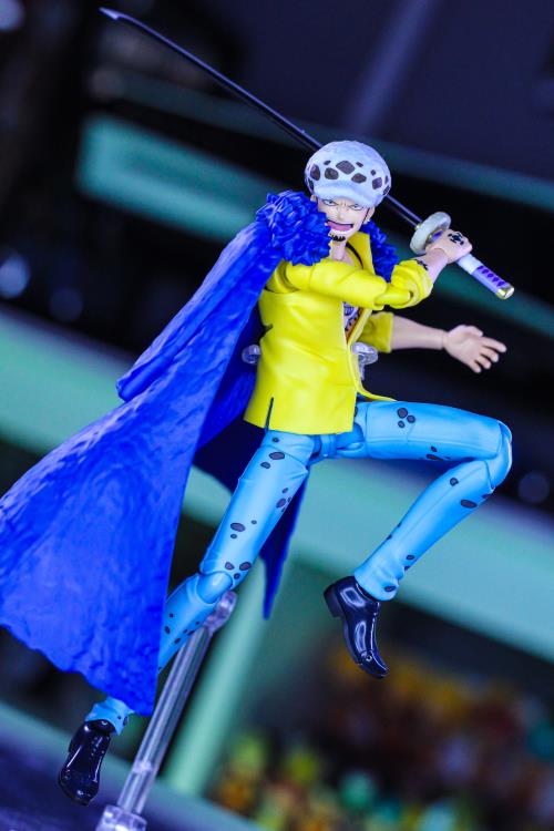 One Piece S.H.Figuarts Trafalgar Law (The Raid on Onigashima) Action Figure Gallery Image 4