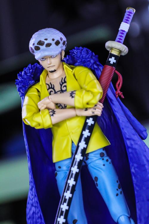 One Piece S.H.Figuarts Trafalgar Law (The Raid on Onigashima) Action Figure Gallery Image 7