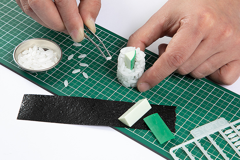 Sushi Kappa Maki (Cucumber Sushi Roll) 1/1 Scale Model Kit Gallery Image 4