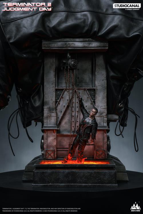 Terminator 2: Judgement Day T-800 1/1 Scale Limited Edition Bust Gallery Image 26