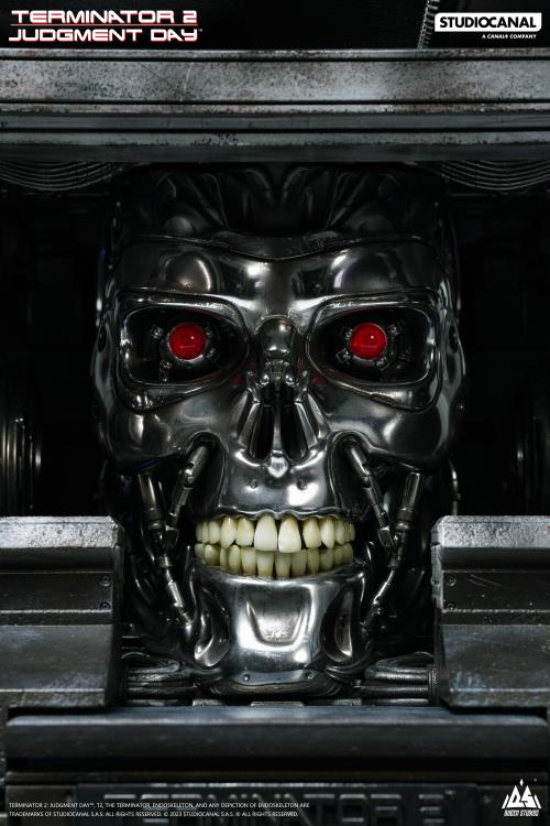 Terminator 2: Judgement Day T-800 1/1 Scale Limited Edition Bust Gallery Image 25