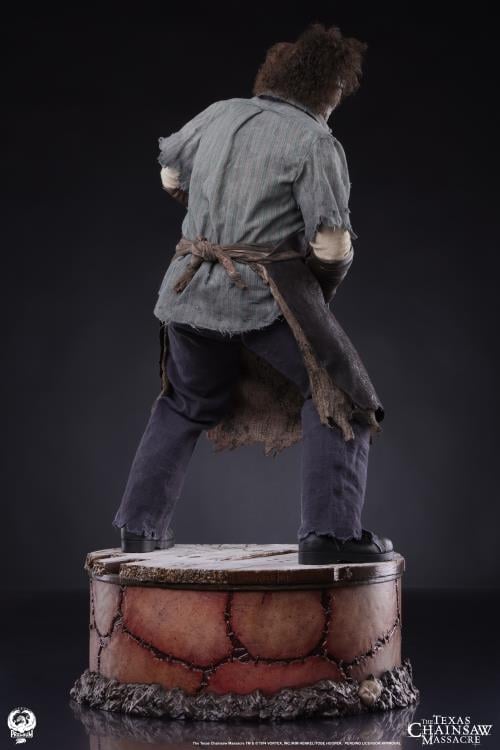 The Texas Chainsaw Massacre Leatherface 1/4 Scale Statue Gallery Image 7