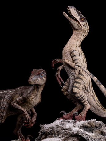 Jurassic Series Dragon Soul 2.0 Velociraptor (Blood Knight and White Queen Winter Ver.) 1/35 Scale Set of 2 Figures Gallery Image 2