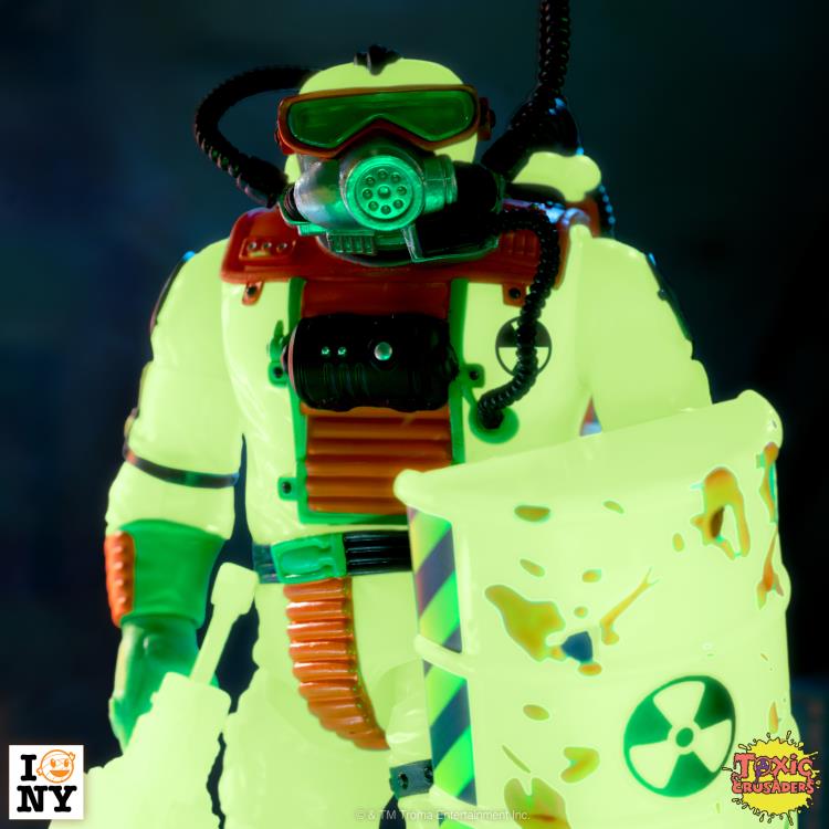 Toxic Crusaders ULTIMATES! Radiation Ranger (Glow-in-the-Dark) NYCC 2023 Exclusive Action Figure Gallery Image 4