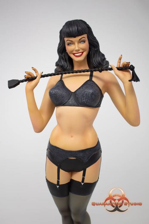Bettie Page 1/5 Scale Statue Gallery Image 12